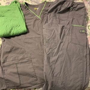 Wonder wink scrubs set with under shirt. 3x